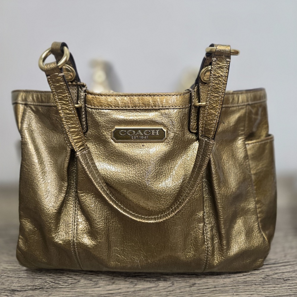 Coach F15253 Shoulder Handbag Color Gold In Patent Genuine Leather Gold Hardware
